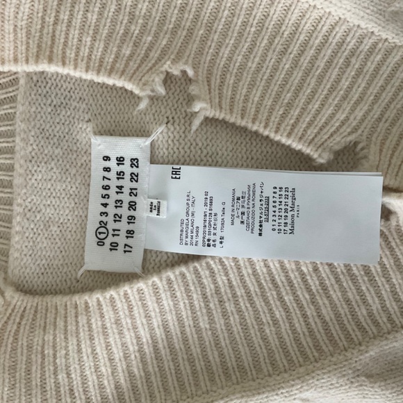 Maison Margiela Off-White Destroyed V-Neck Sweater - Picture 6 of 10